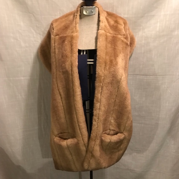 FU DA Accessories - Faux fur scarf with pockets